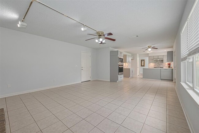 Building Photo - 3131 Double Lake Dr