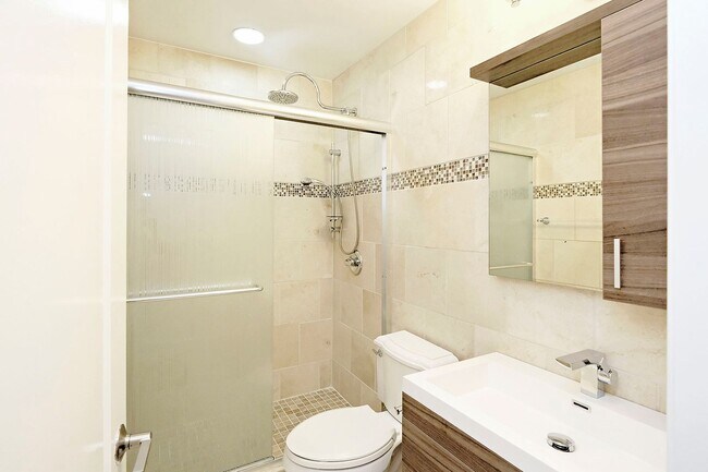 Building Photo - Beautifully Updated & Move-in Ready Hessian Hills Condo