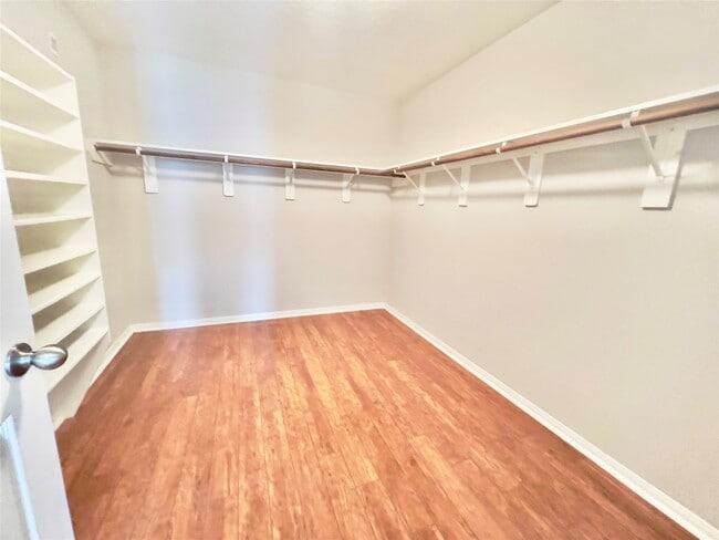 Building Photo - 9912 Western Ridge Way