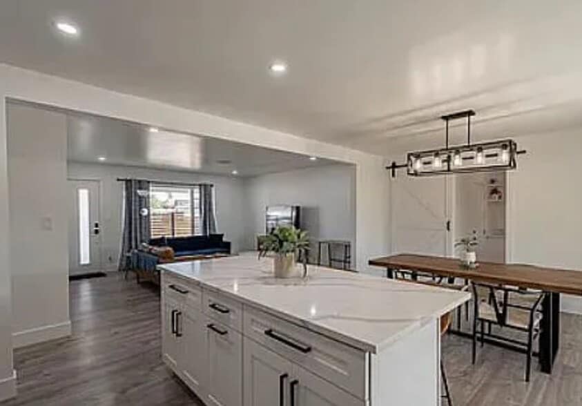 Building Photo - 8214 E Elm Dr