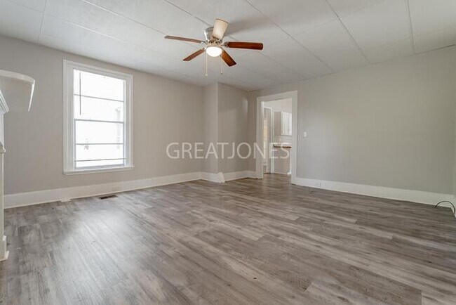 Building Photo - 218 N Lee St