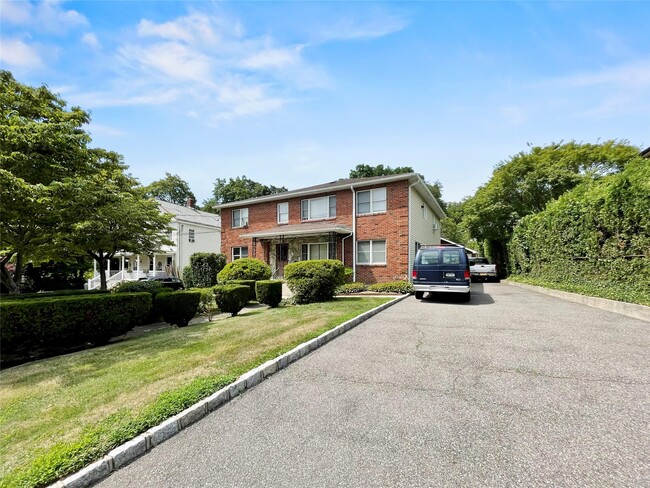 Building Photo - 43 Elm Ave