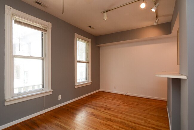 Building Photo - 3113 N Racine Ave