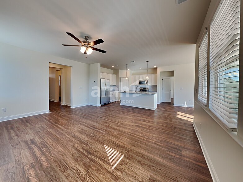 Building Photo - 534 Slew Dr