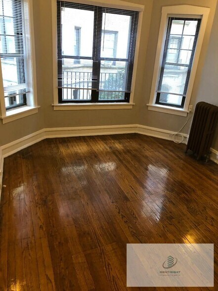 Building Photo - 6364 N Hermitage Ave