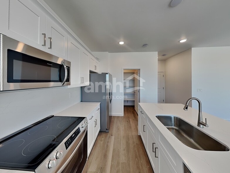 Building Photo - 4415 S 97th Dr