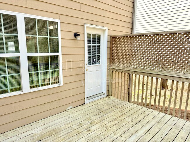 Building Photo - 1691 Redan W