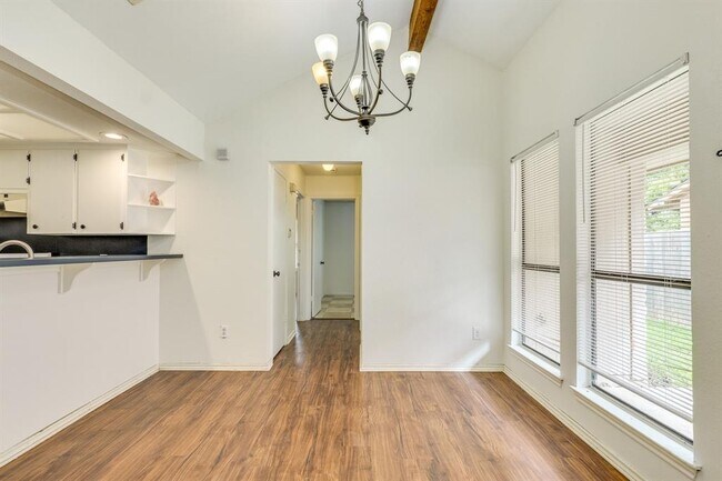Building Photo - 16041 Stoneham Cir