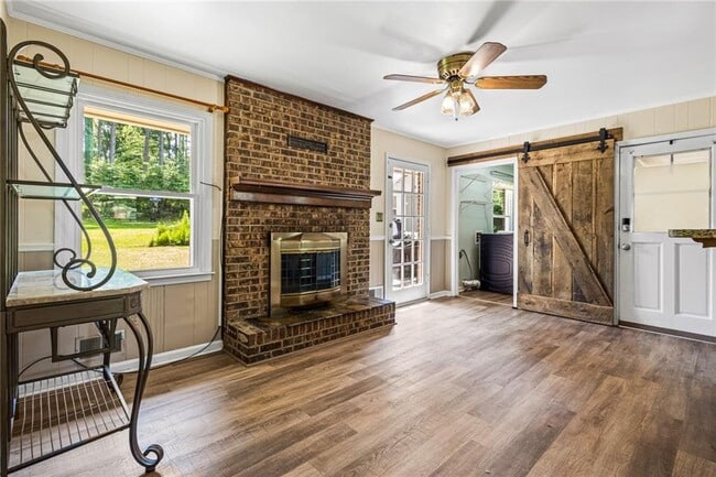 Building Photo - 824 Hickory Ridge Rd SW