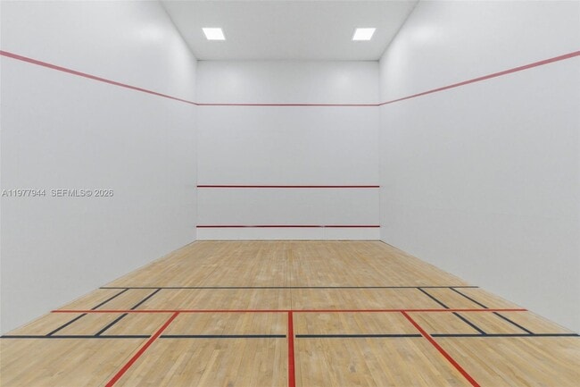 Building Photo - 1010 Brickell Ave