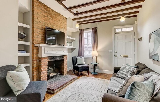 Building Photo - 825 S Charles St