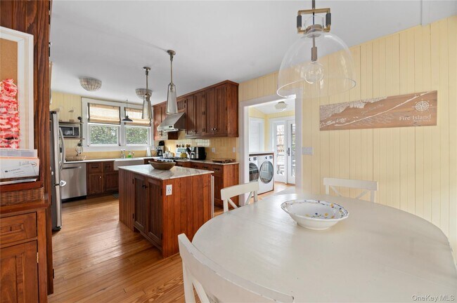 Building Photo - 696 Ocean Breeze Walk