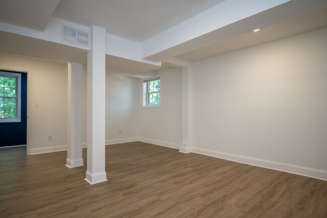 Building Photo - 1051 Crooked Creek Rd