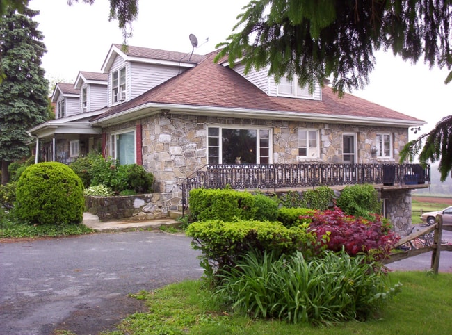 Building Photo - 1530 Main St