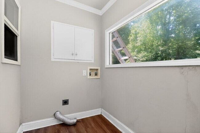 Building Photo - 3BD/2BA Single Family Home on Large Lot!