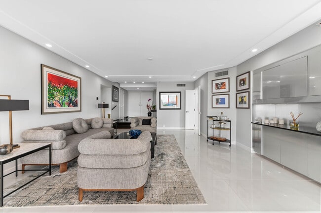 Building Photo - 1900 Consulate Pl