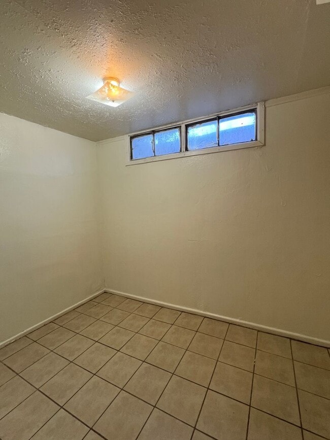 Building Photo - Water paid!