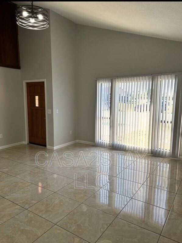 Building Photo - 7297-7297 Albany Rd