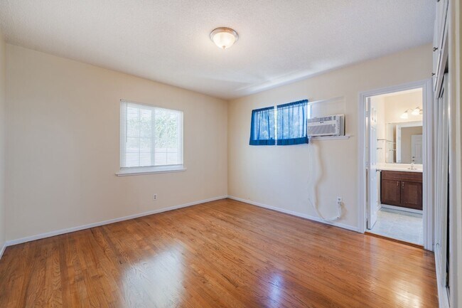 Building Photo - 2214 Ripley Ave