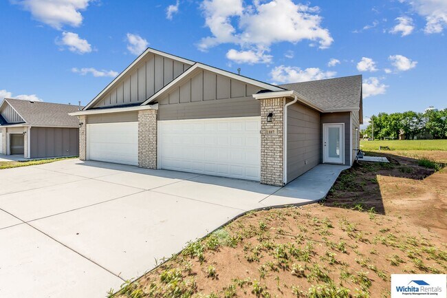 Building Photo - Mulvane duplex