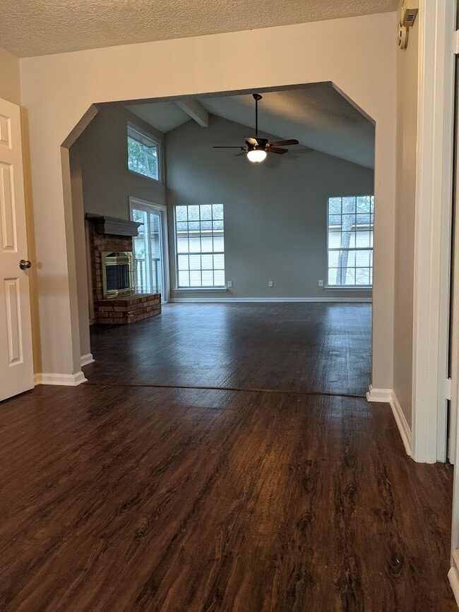 Building Photo - 2 Meadow Star Ct
