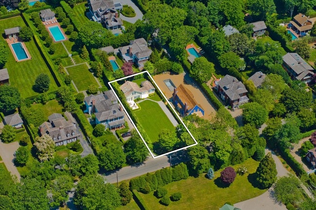 Building Photo - 109 Toylsome Ln