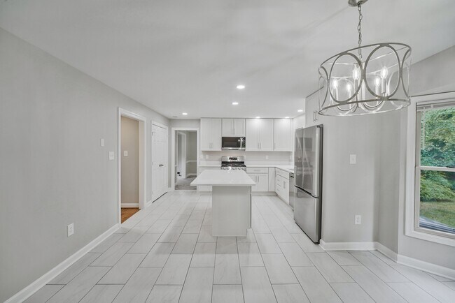 Building Photo - 4287 Exeter Dr