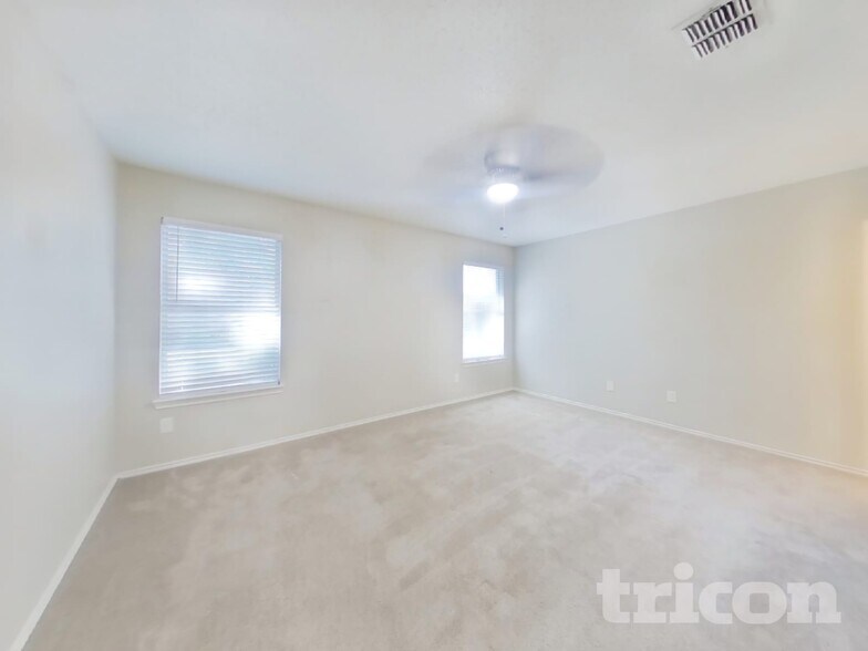 Building Photo - 2636 Peach Dr