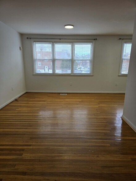 Building Photo - 262 Nandina Plz