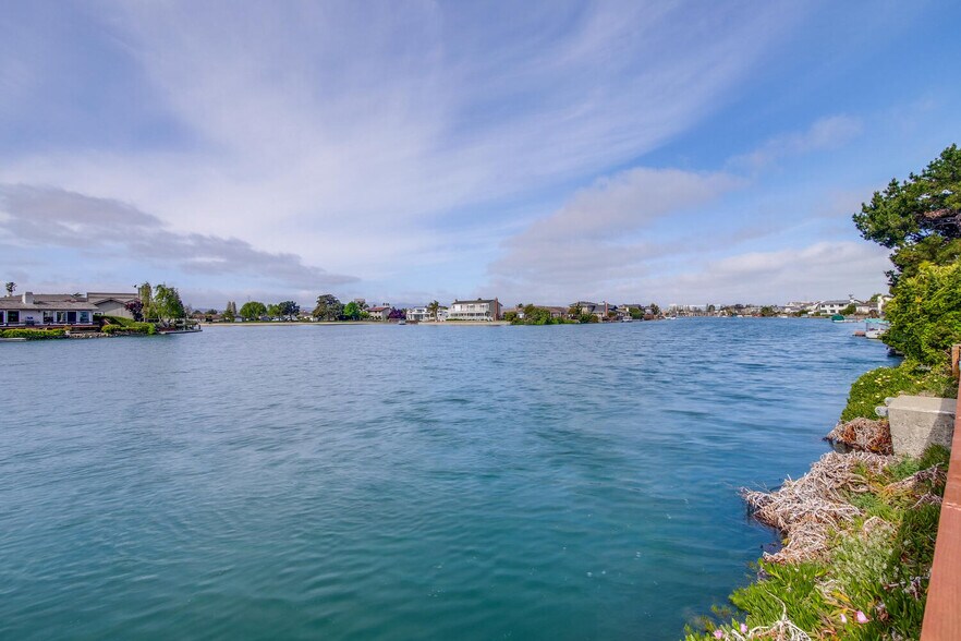 Building Photo - 255 Shearwater Is