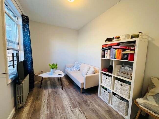 Building Photo - 21-13 25th Rd