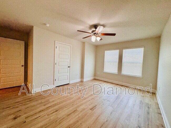 Building Photo - 10 Renea Cv