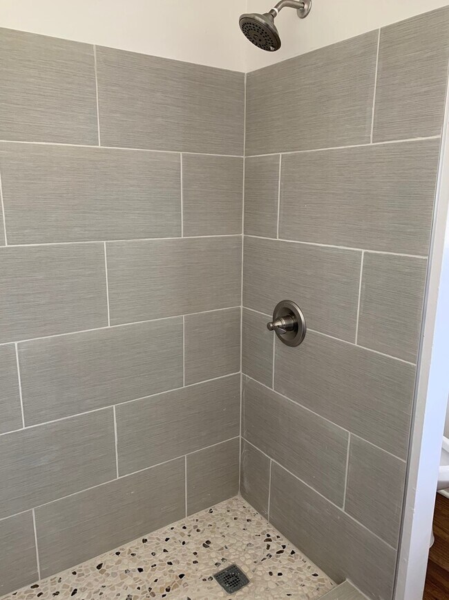 Building Photo - 206