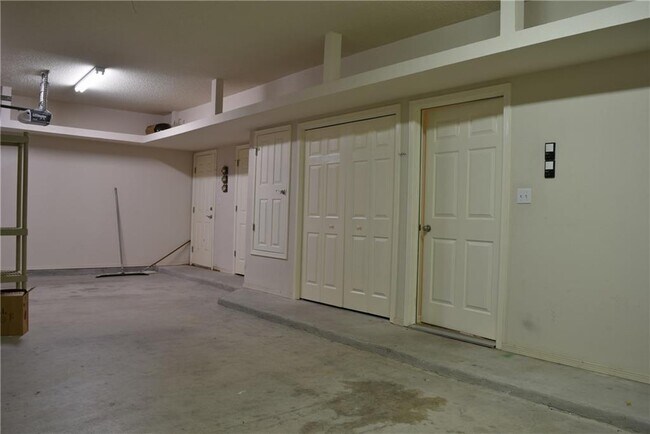 Building Photo - 6332 Franklin Vista Dr