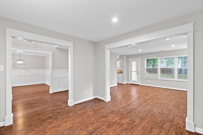 Building Photo - 4BR/2.5BA Home in Hickory School District ...