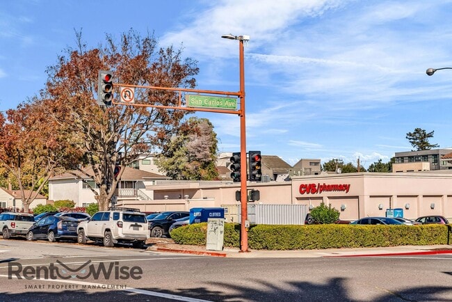 Building Photo - 734 Chestnut St