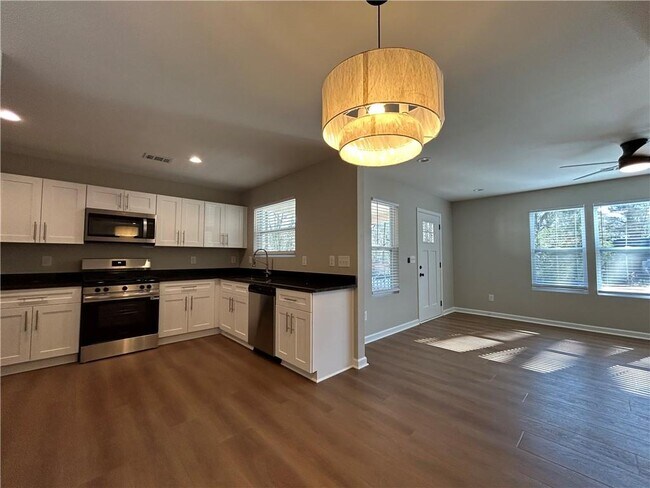 Building Photo - 1226 Beechview Dr SE