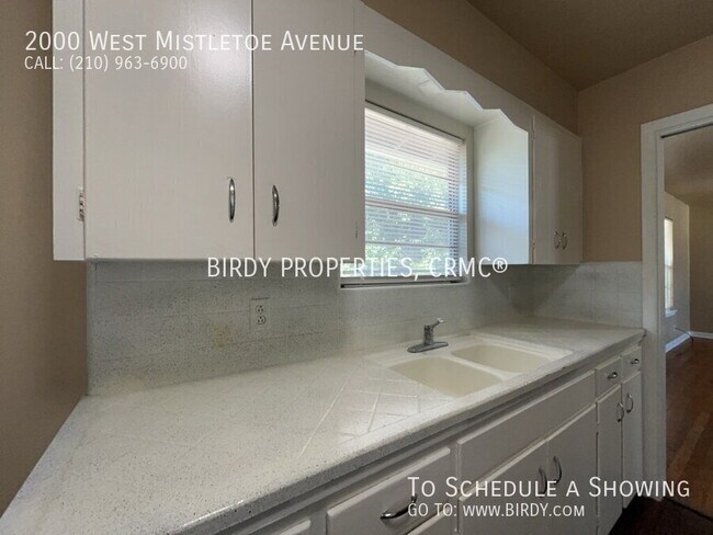 Building Photo - 2000 W Mistletoe Ave