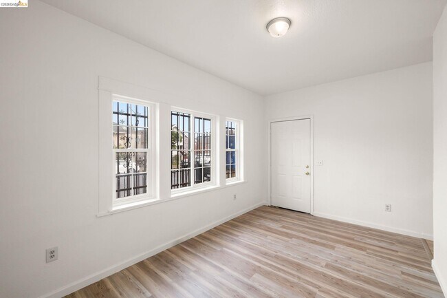 Building Photo - 400 Bissell Ave