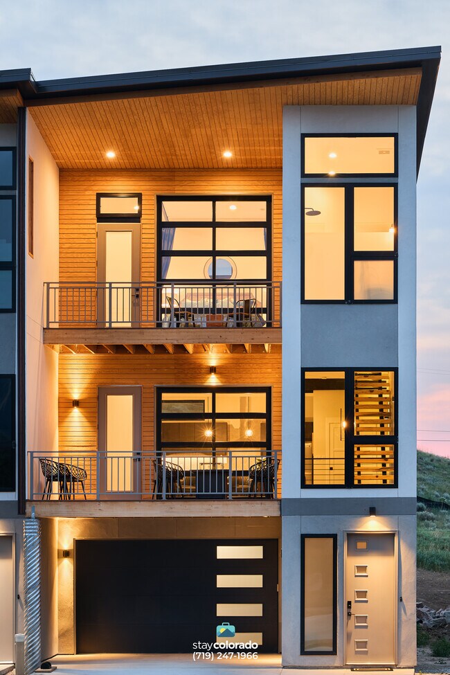 Glenn St - Lower and upper balcony patios - 2248 Glenn St