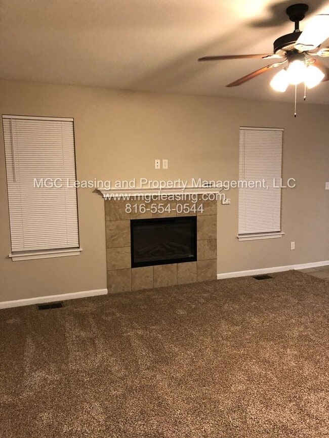 Building Photo - Enjoy Townhome Living w/ Unfinished Baseme...