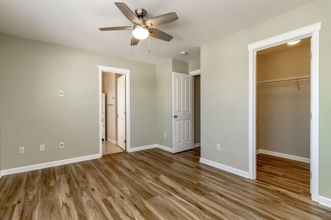 Building Photo - 3 bedroom, 2.5 bath DuPont home featuring AC!