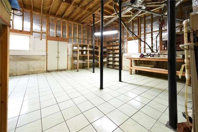 Building Photo - 1812 Lake Lucerne Dr SW