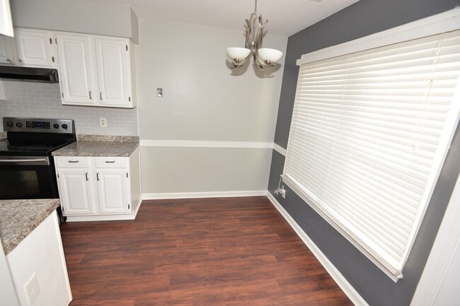Building Photo - 3 Bedroom Townhome in Kempsville Lakes