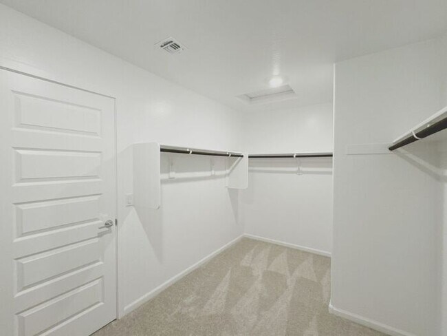 Building Photo - NEW 5 BEDROOM 3 BATHROOM HOME AVILABLE FOR RENT!