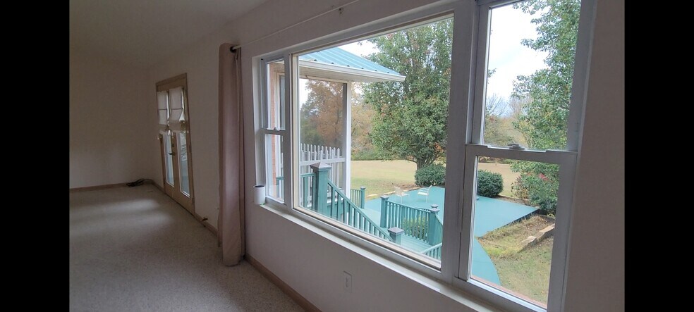 Living Room - 1835 River Rd