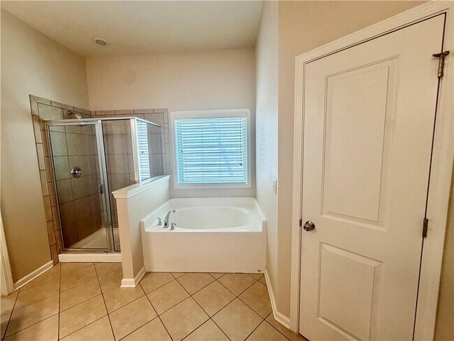 Building Photo - 4615 Woodbine Way