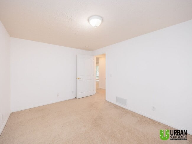 Building Photo - Spacious Glenrose Retreat | 3 Bed + Shop + Private Wooded Setting