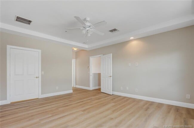 Building Photo - 3651 NE Pineapple Ave