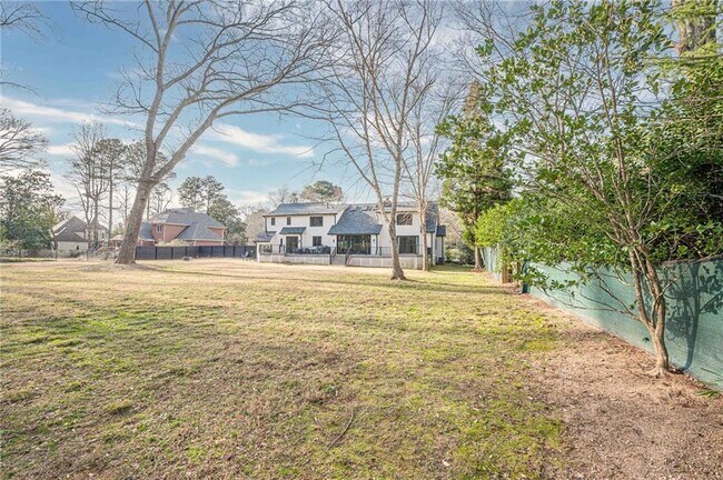 Building Photo - 4562 Columns Dr SE